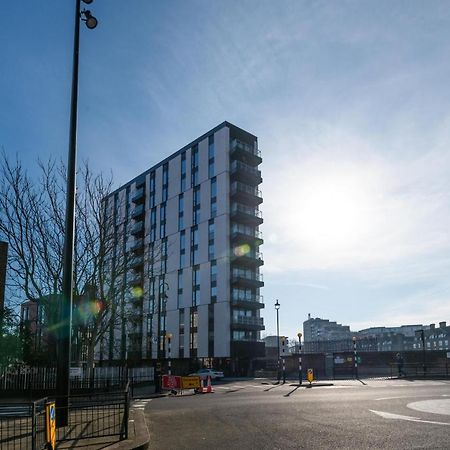 Modern Family Home Close To Victoria Station By Underthedoormat London Eksteriør bilde