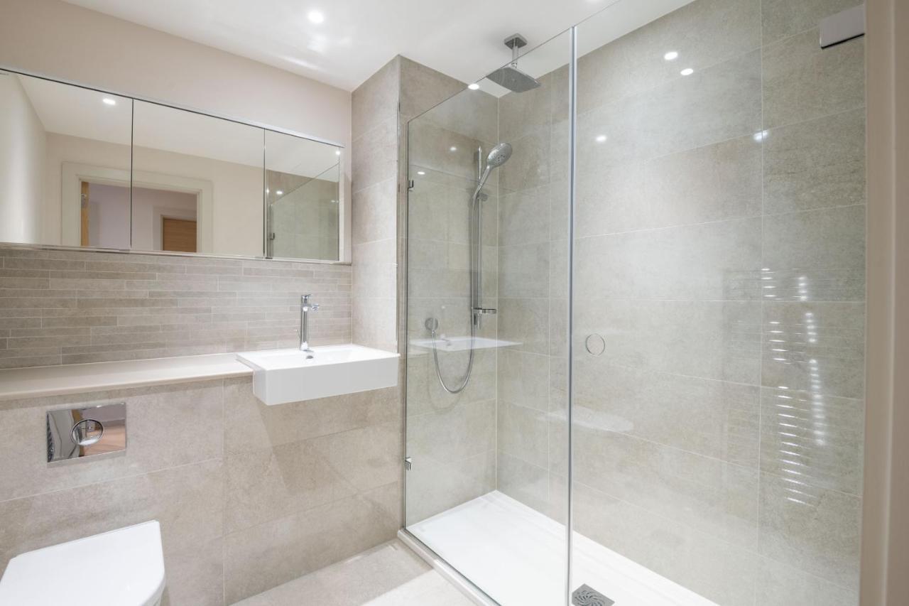 Modern Family Home Close To Victoria Station By Underthedoormat London Eksteriør bilde