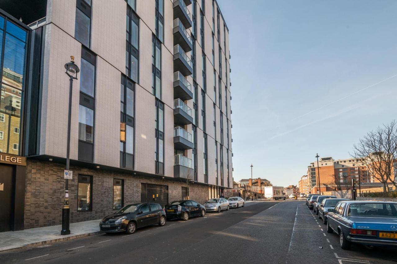 Modern Family Home Close To Victoria Station By Underthedoormat London Eksteriør bilde