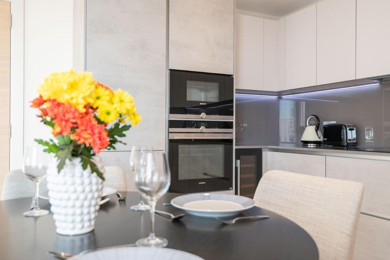 Modern Family Home Close To Victoria Station By Underthedoormat London Eksteriør bilde