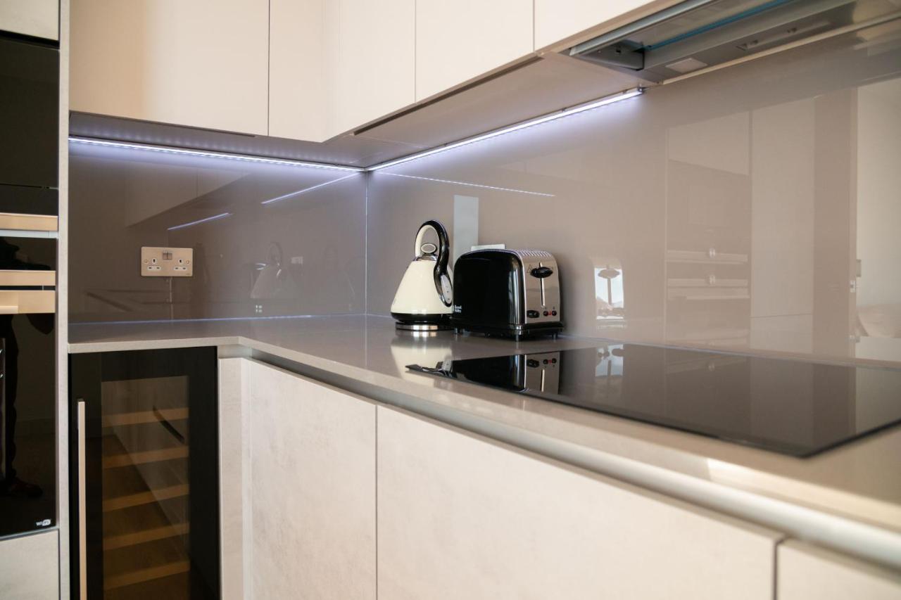 Modern Family Home Close To Victoria Station By Underthedoormat London Eksteriør bilde