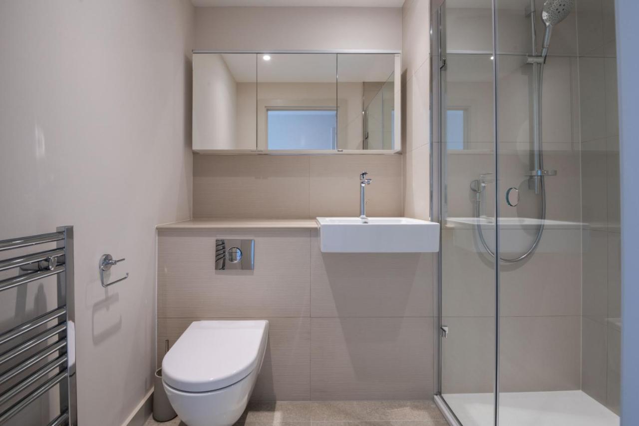 Modern Family Home Close To Victoria Station By Underthedoormat London Eksteriør bilde