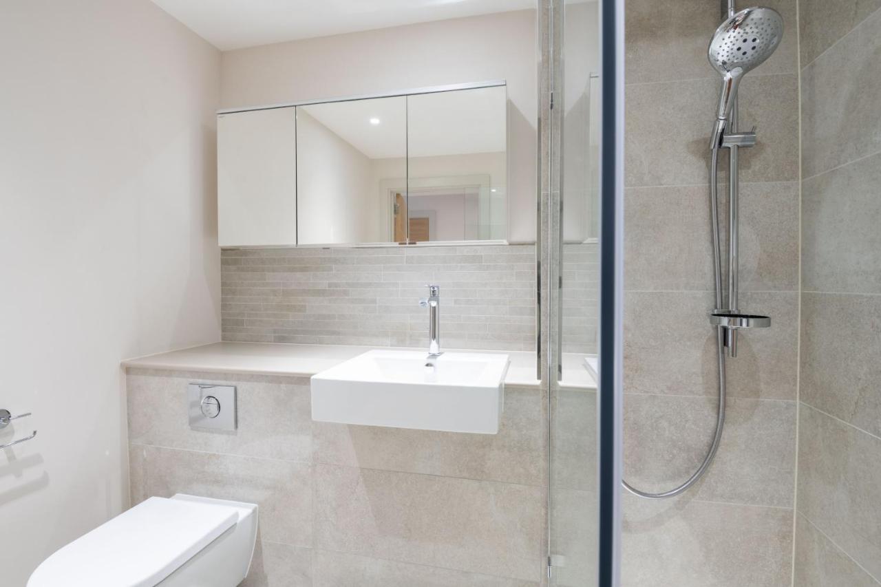 Modern Family Home Close To Victoria Station By Underthedoormat London Eksteriør bilde