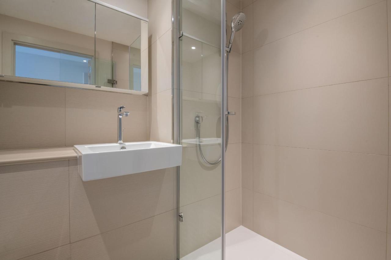 Modern Family Home Close To Victoria Station By Underthedoormat London Eksteriør bilde